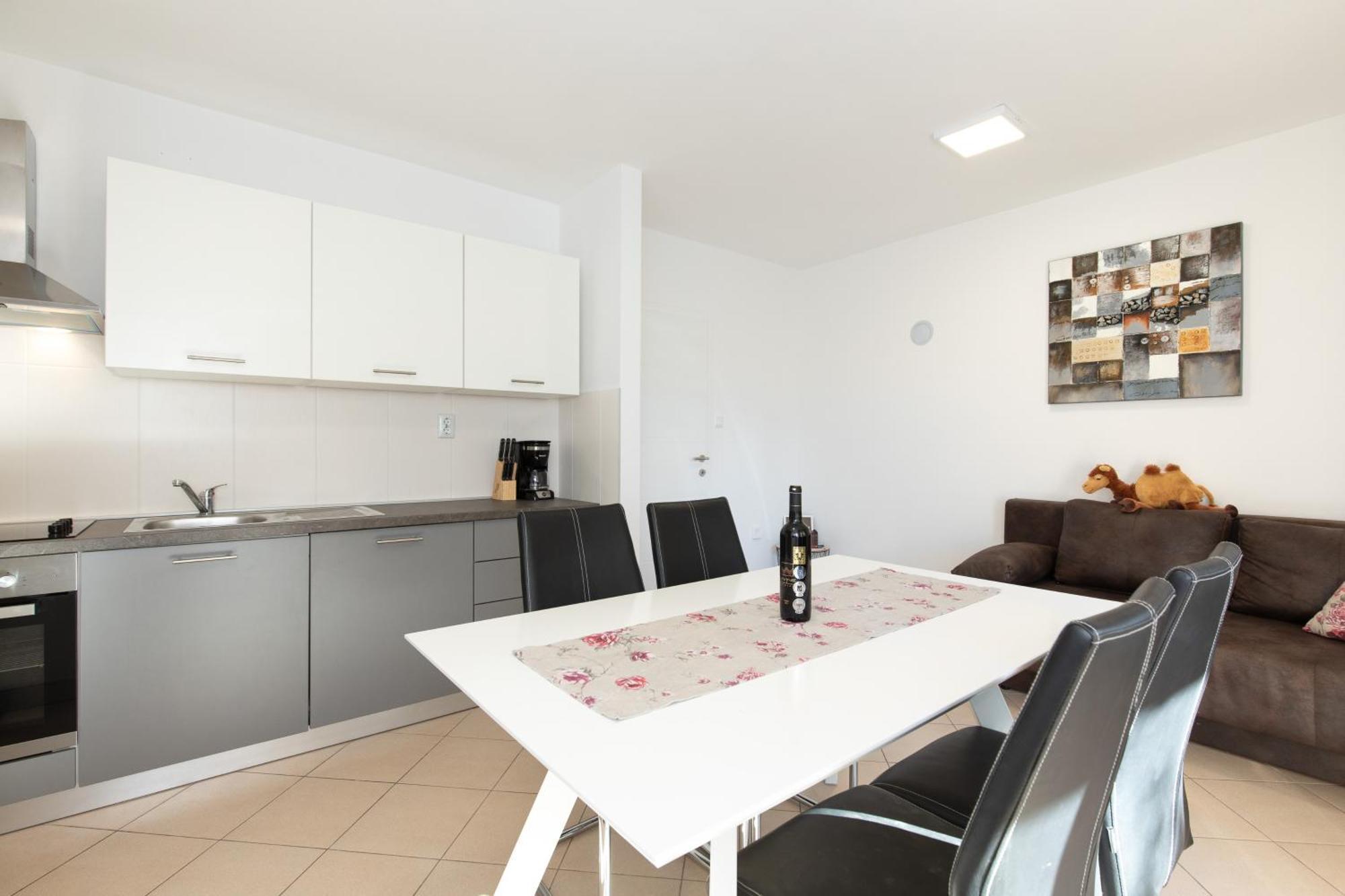 Appartamento Tom'S House Njivice Esterno foto