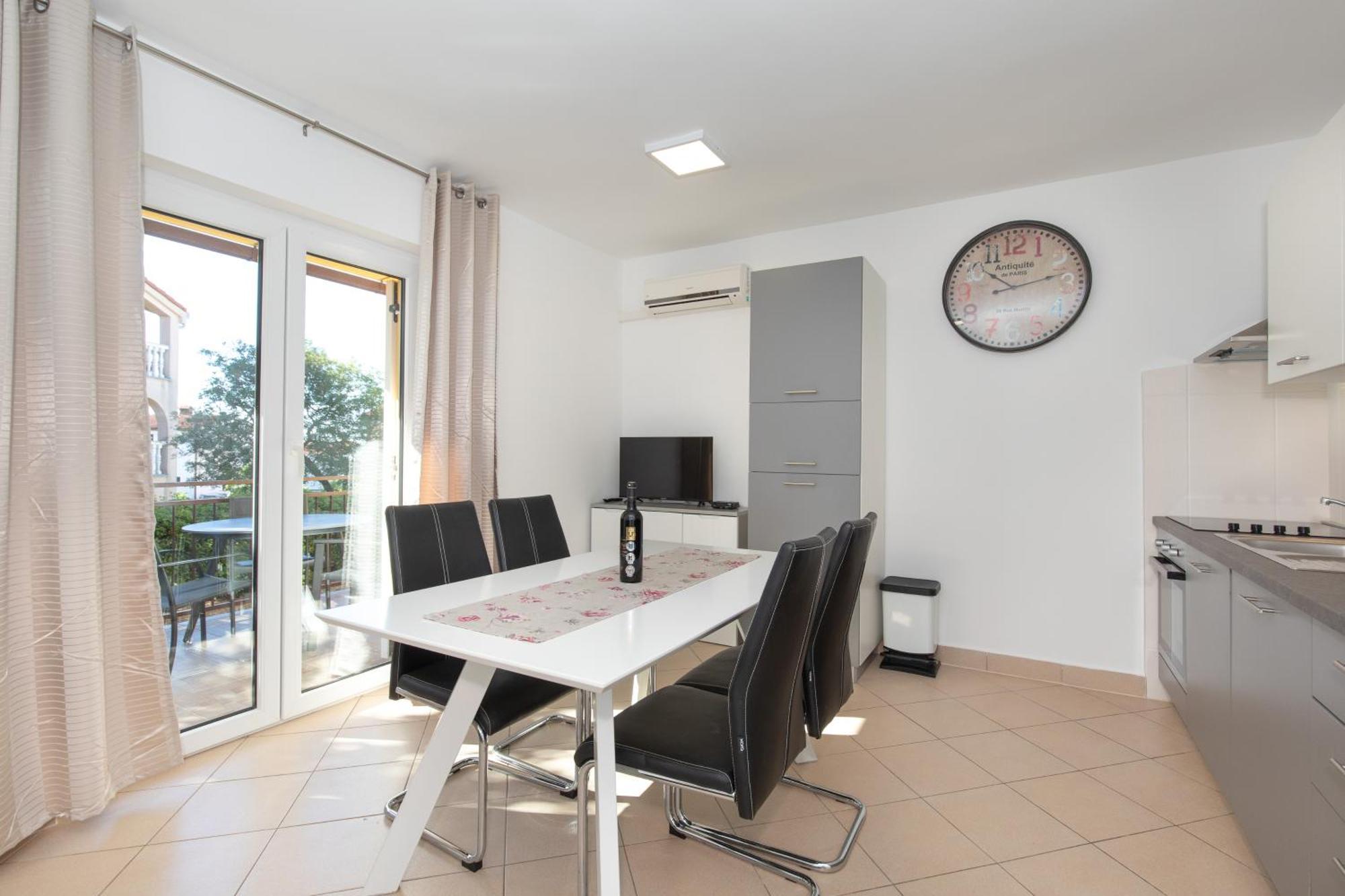 Appartamento Tom'S House Njivice Esterno foto